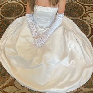 Gloria vanderbilt wedding/debutante dress, size 6, ballgown dress.